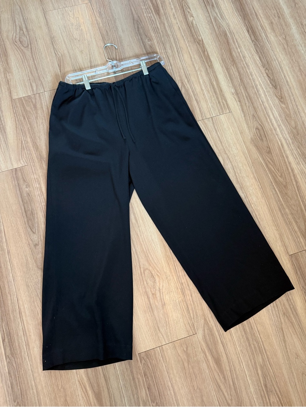 Aritzia Babaton Black Wide-Leg Drawstring Pants - medium short/ankle length